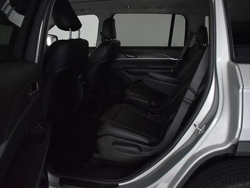 Used 2023 Jeep Grand Cherokee L Limited AWD/4WD image 8