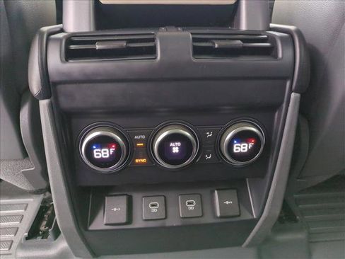 Used 2022 Land Rover Defender 110 X-Dynamic SE image 19