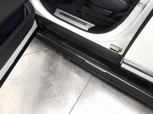 Used 2020 Land Rover Range Rover Long Wheelbase HSE image 18