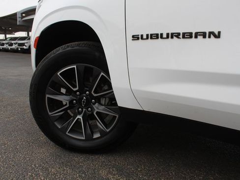 Used 2022 Chevrolet Suburban Z71 image 12