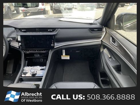 New 2026 Jeep Grand Cherokee Limited AWD/4WD image 17