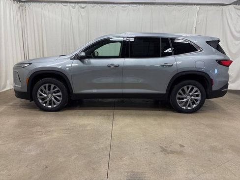 Used 2025 Buick Enclave Preferred image 7