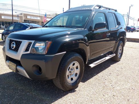 Used 2011 Nissan Xterra X RWD image 3