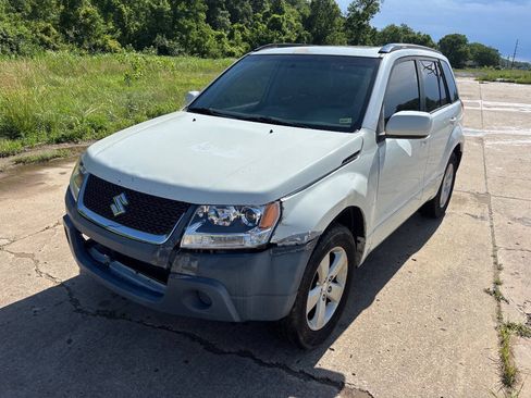 Used 2010 Suzuki Grand Vitara Limited RWD image 9