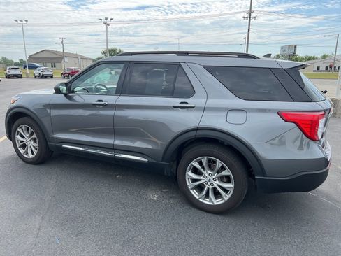 Used 2022 Ford Explorer XLT w/ Equipment Group 202A image 8