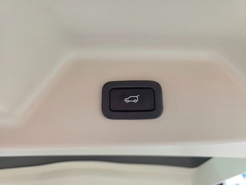 Used 2016 Land Rover Range Rover HSE image 14