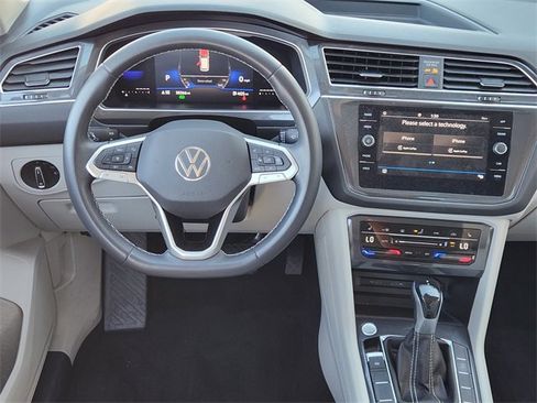Used 2023 Volkswagen Tiguan SE image 14