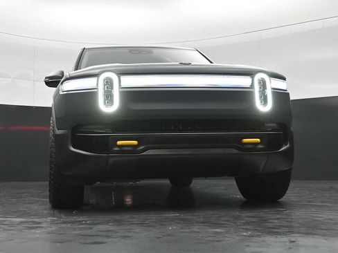 Used 2025 Rivian R1S Premium AWD/4WD image 45