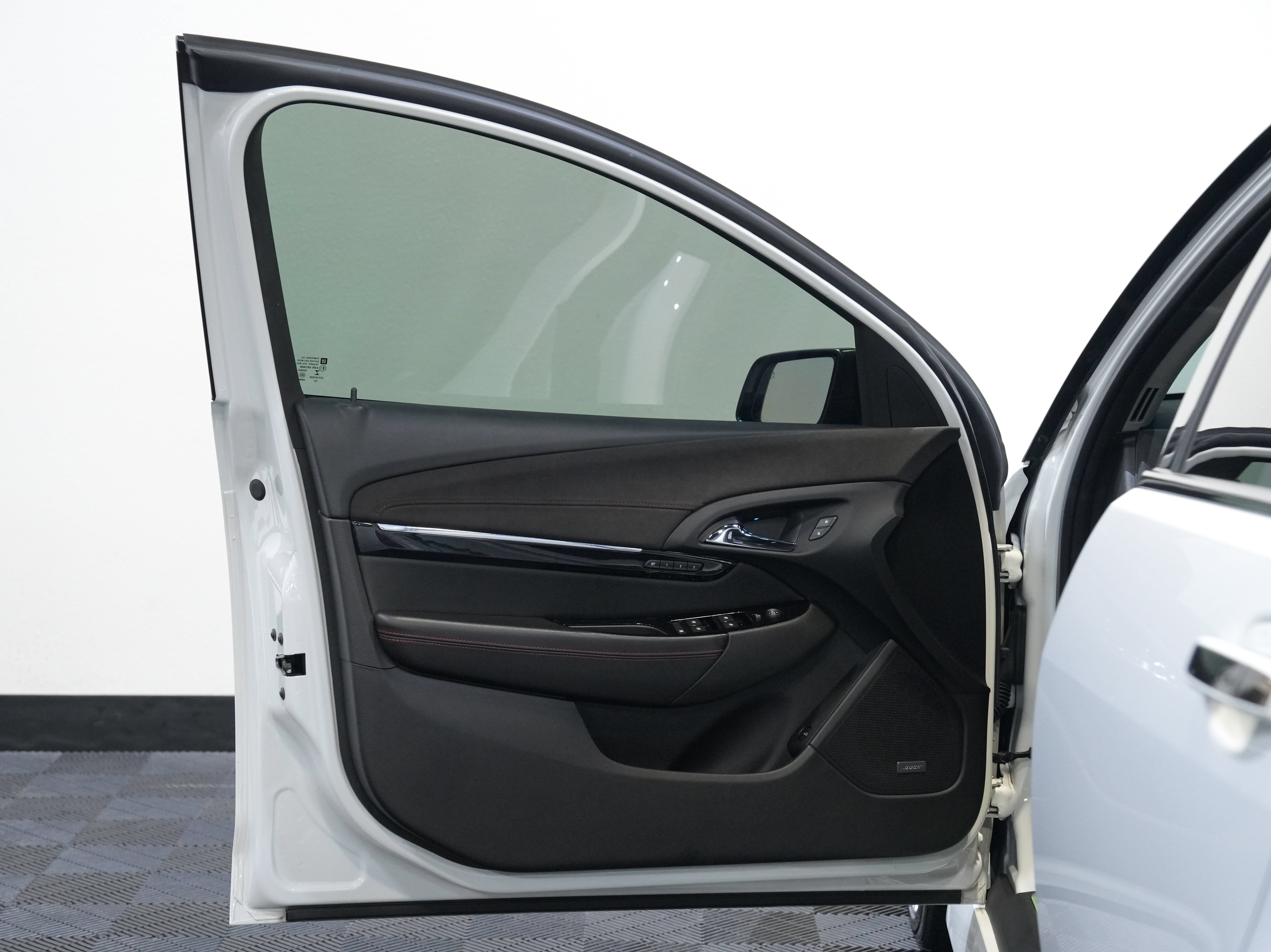 Used 2015 Chevrolet SS RWD image 21