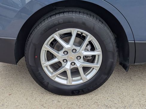 Used 2024 Chevrolet Equinox LT FWD image 3