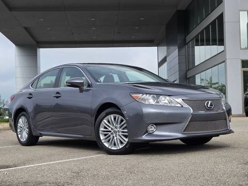 Used 2014 Lexus ES 350 w/ Luxury Package FWD image 2