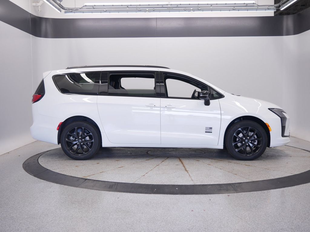 New 2027 Chrysler Pacifica Select AWD/4WD image 7