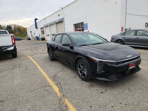 New 2025 Kia K4 LXS image 1
