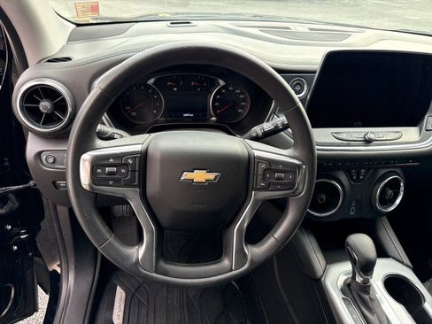 Used 2025 Chevrolet Blazer LT w/ Driver Confidence Package FWD image 17