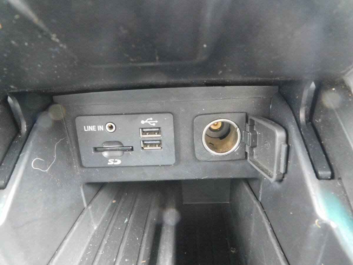 Used 2014 Ford Explorer XLT w/ Equipment Group 202A AWD/4WD image 17
