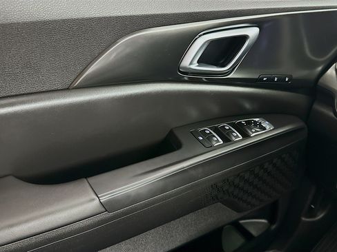 Used 2025 Kia Carnival SX w/ SX Dark Edition Package FWD image 15