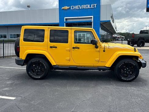 Used 2015 Jeep Wrangler Unlimited Sahara AWD/4WD image 5