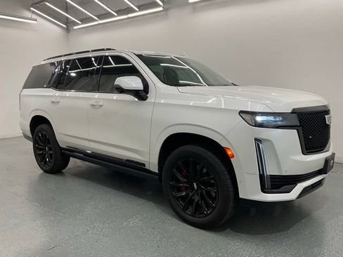 Used 2022 Cadillac Escalade Sport Platinum w/ LPO, ONYX Package AWD/4WD image 8