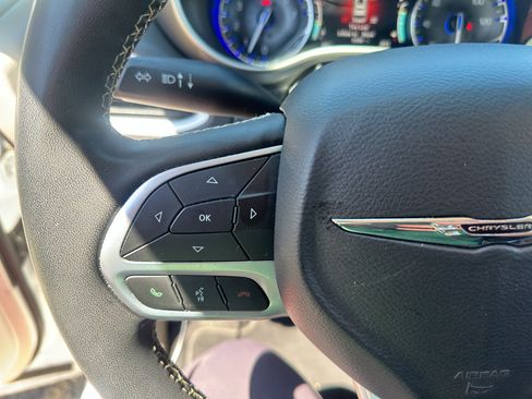 Used 2022 Chrysler Pacifica Touring-L FWD image 25