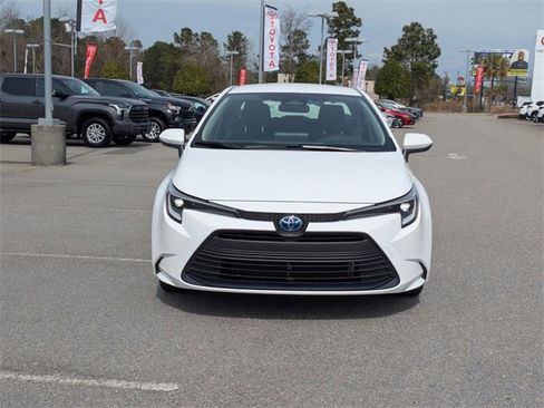 Used 2025 Toyota Corolla LE image 8