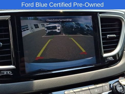 Used 2023 Chrysler Pacifica Touring-L FWD image 18
