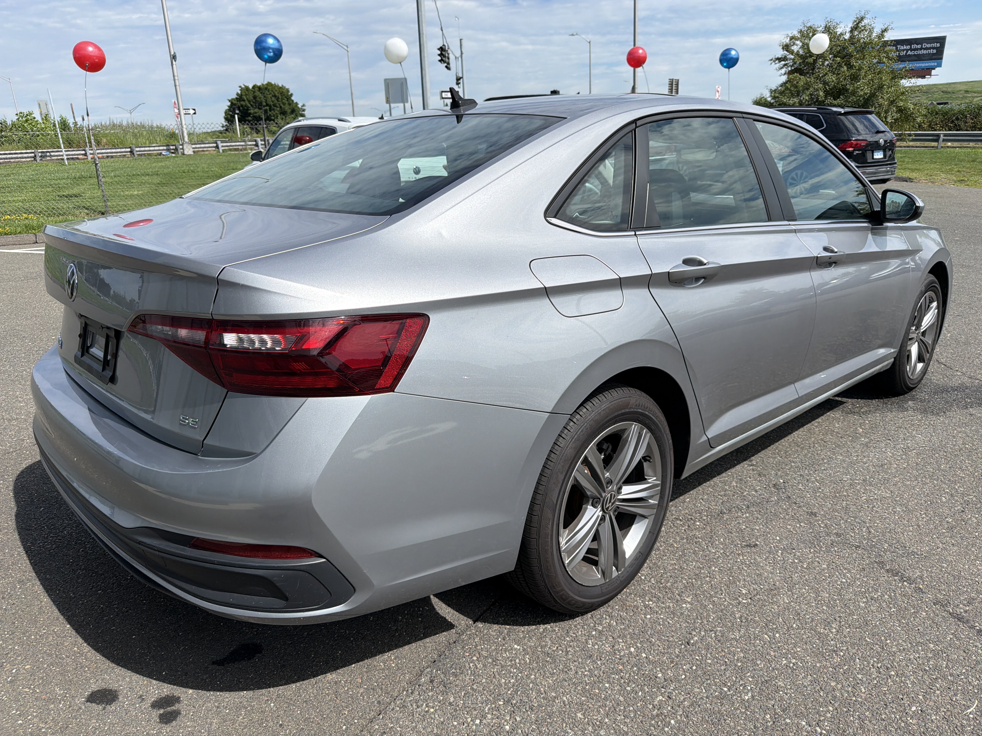 Certified 2024 Volkswagen Jetta SE FWD image 4