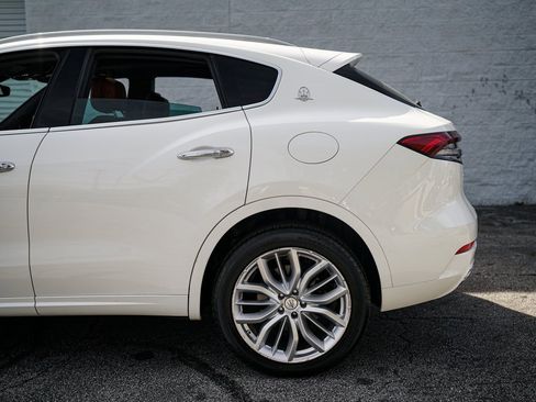 Used 2021 Maserati Levante S GranLusso image 11