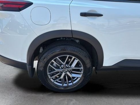 Used 2025 Nissan Rogue S FWD image 33