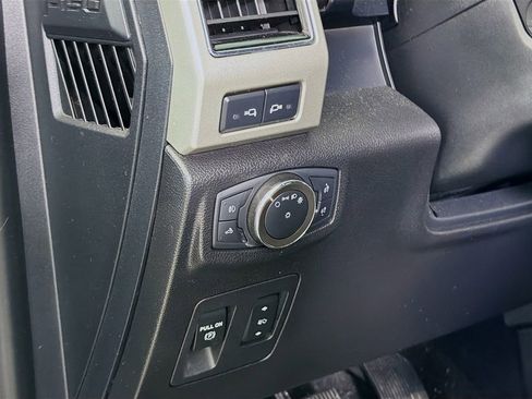 Used 2020 Ford F150 Lariat w/ Equipment Group 502A Luxury image 12