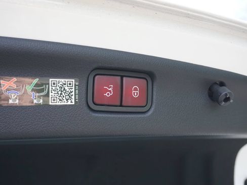 Used 2023 Mercedes-Benz C 300 4MATIC Sedan image 29
