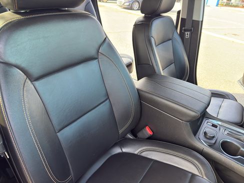 Used 2020 Chevrolet Traverse RS image 34