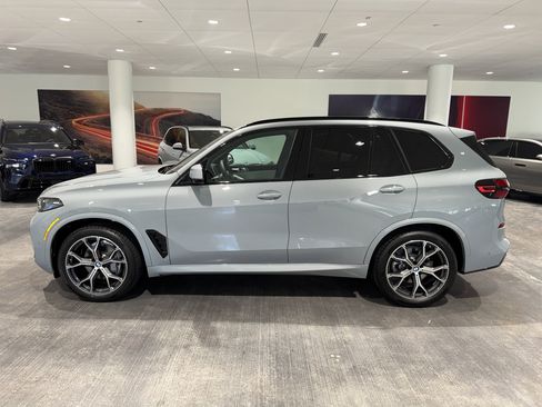 New 2026 BMW X5 xDrive40i w/ M Sport Package AWD/4WD image 4