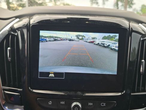 Certified 2023 Chevrolet Traverse LT FWD image 24