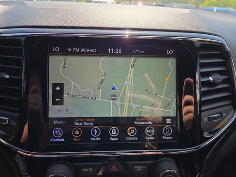 Used 2019 Jeep Grand Cherokee Altitude AWD/4WD image 23