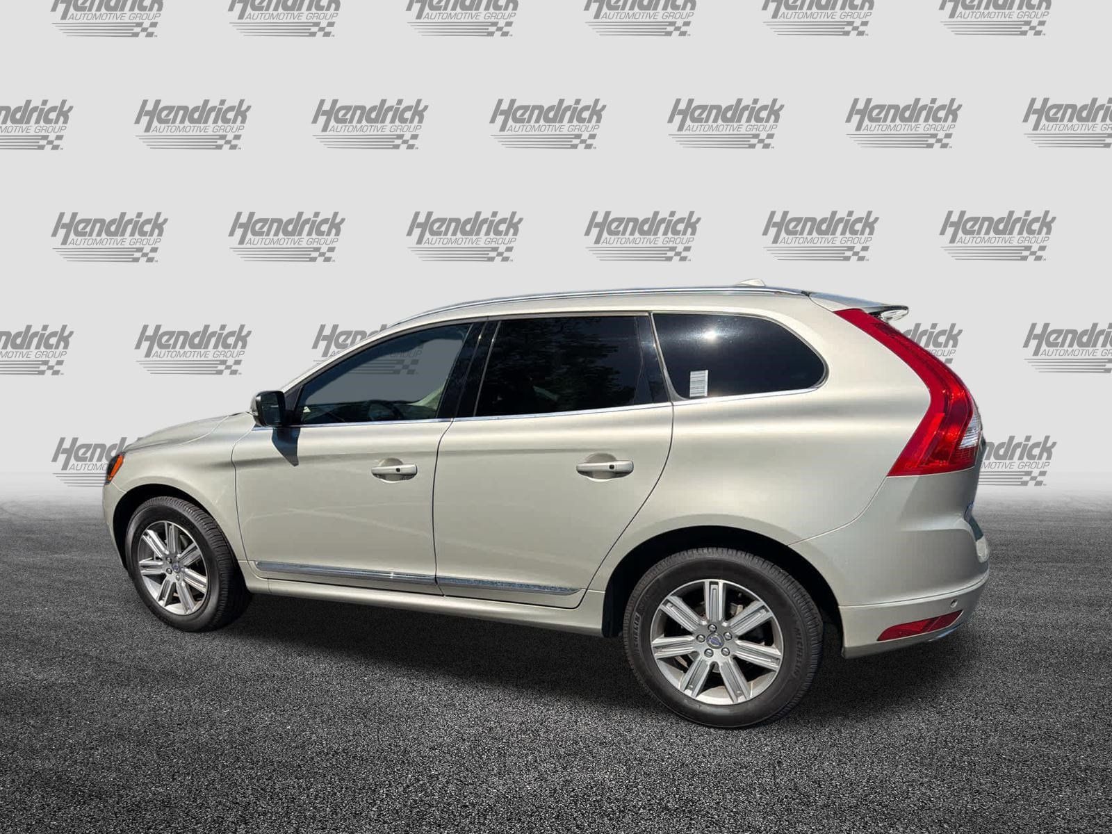 Used 2017 Volvo XC60 T5 Inscription w/ Preferred Option Package FWD image 11