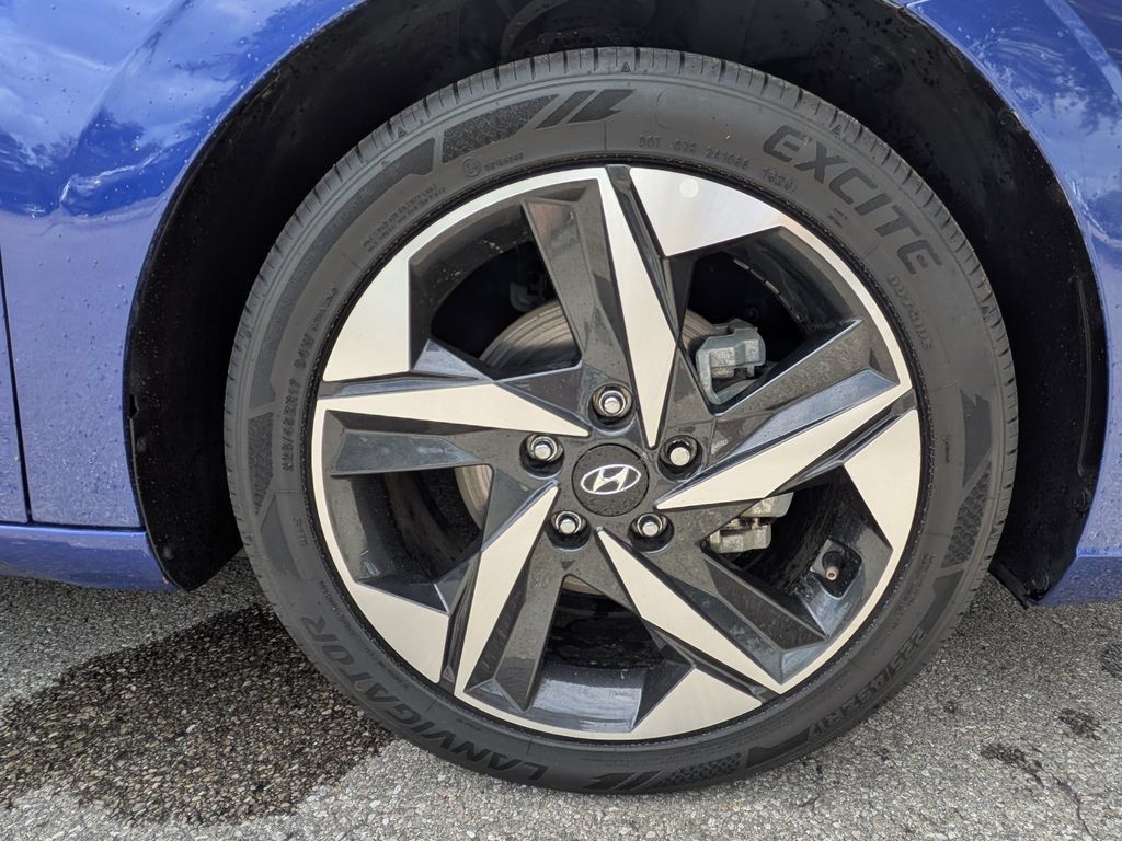 Used 2023 Hyundai Elantra SEL w/ Convenience Package FWD image 12