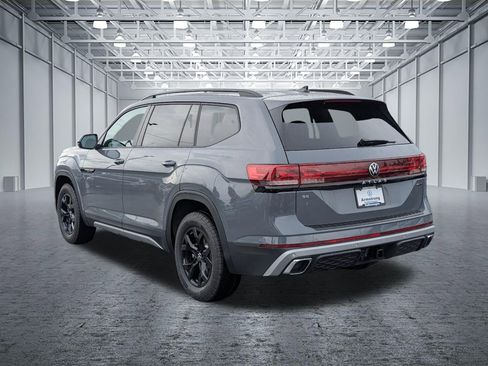 New 2026 Volkswagen Atlas Peak Edition image 3