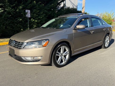 Used 2015 Volkswagen Passat TDI SEL Premium image 3