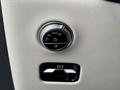 Certified 2025 Mercedes-Benz GLC 300 4MATIC image 16