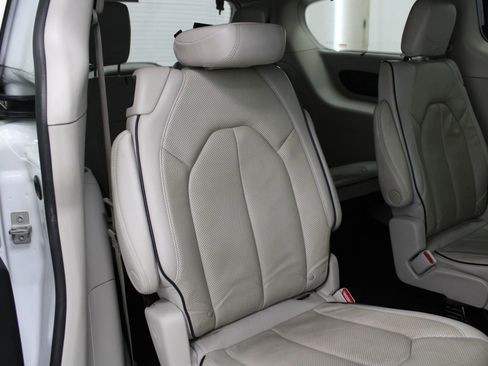 Used 2021 Chrysler Pacifica Limited w/ Premium & Safety Sphere Group AWD/4WD image 26