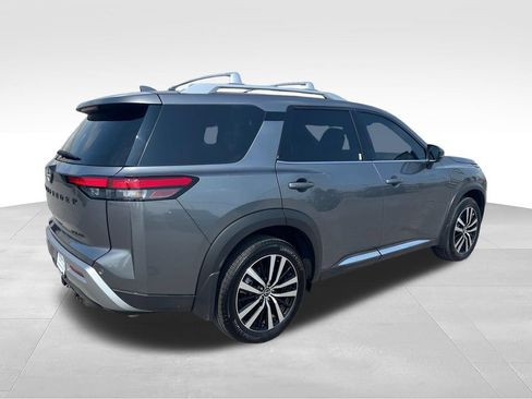 Used 2025 Nissan Pathfinder Platinum w/ Black Appearance Package FWD image 5