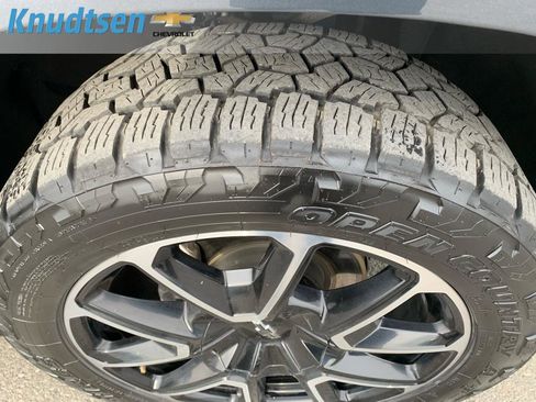 Used 2021 Chevrolet Suburban RST w/ Luxury Package image 10