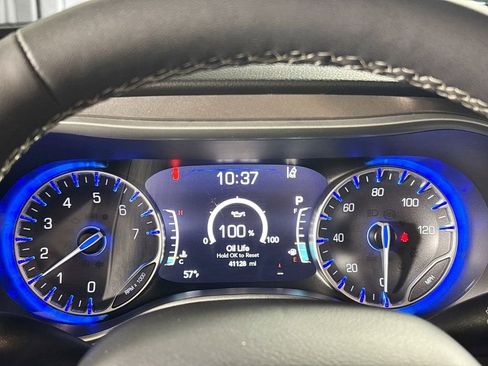 Used 2024 Chrysler Pacifica Touring-L image 14