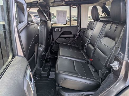Used 2021 Jeep Wrangler Unlimited Sahara w/ Cold Weather Group AWD/4WD image 19