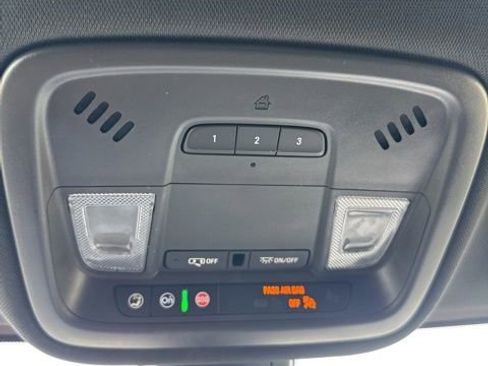 Used 2023 Chevrolet Traverse RS FWD image 33
