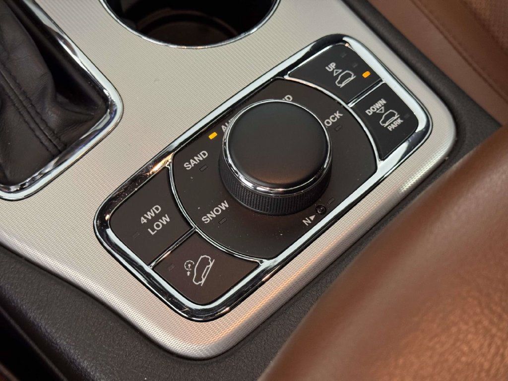 Used 2020 Jeep Grand Cherokee Summit AWD/4WD image 28