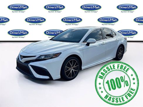 Used 2021 Toyota Camry SE w/ Audio Upgrade Package FWD image 3