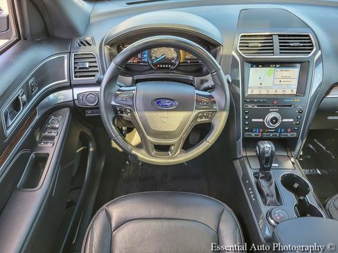 Used 2018 Ford Explorer Limited w/ Equipment Group 301A AWD/4WD image 15