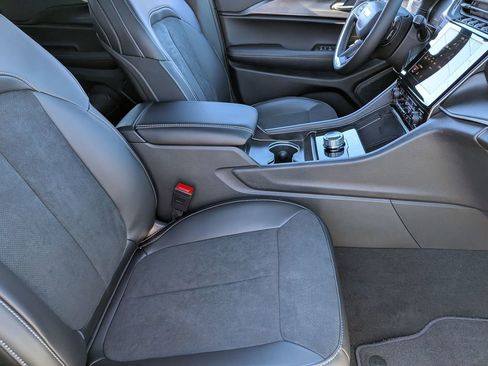 New 2025 Jeep Grand Cherokee Altitude image 34