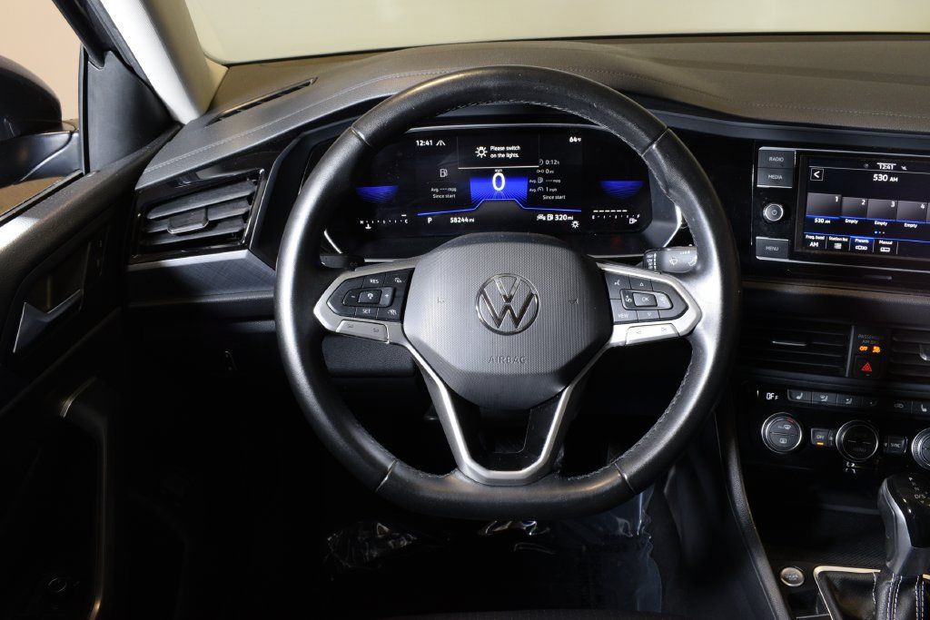 Used 2024 Volkswagen Jetta SE FWD image 15